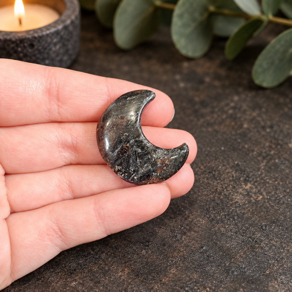 3cm Garnet Gemstone Moon